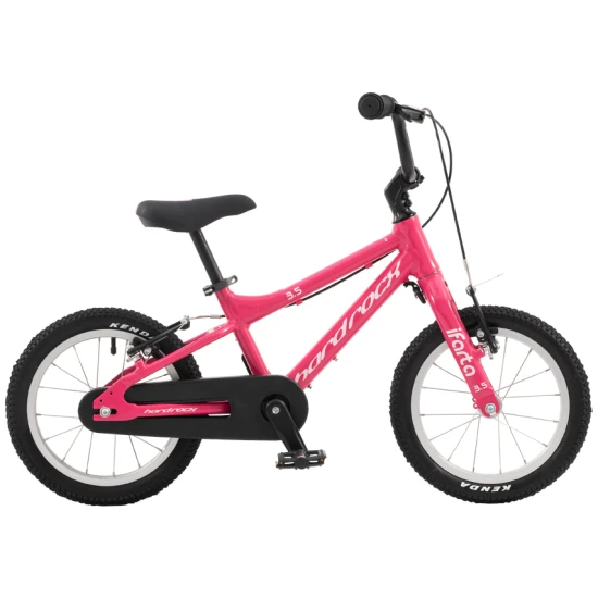 Hard Rocx ifarta 3.5 veier bare litt over 5 kg. Finnes i Rosa og blå.